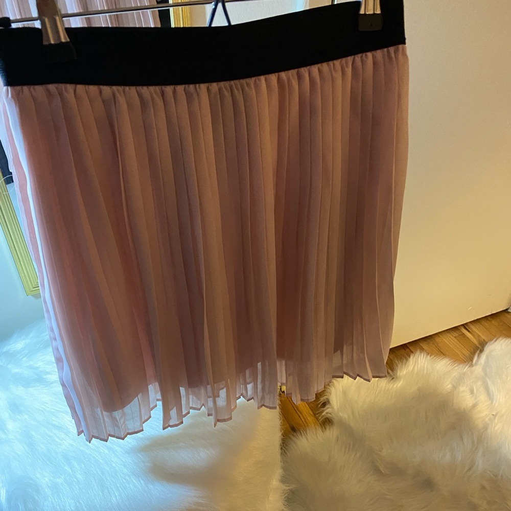 Pleated skirt, comfortable and easy to wear